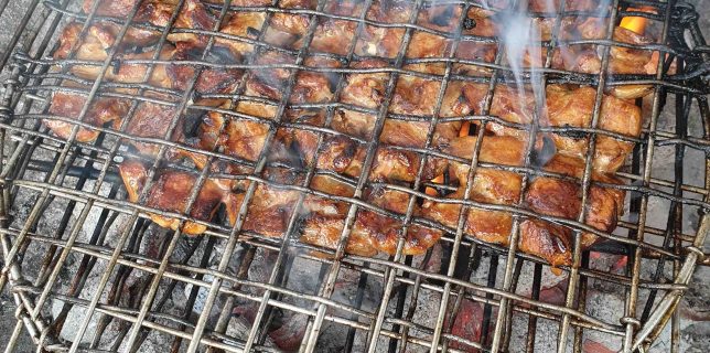 Bun Cha, barbecue vietnamien de viande de porc grillé